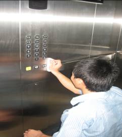 cach-ve-sinh-inox-thang-may-sang-bong